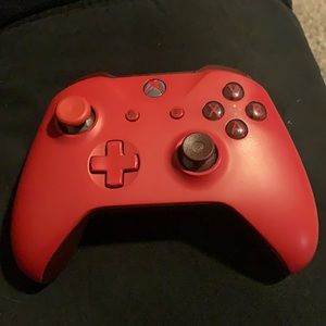 This is Xbox controller is used and missing a grip